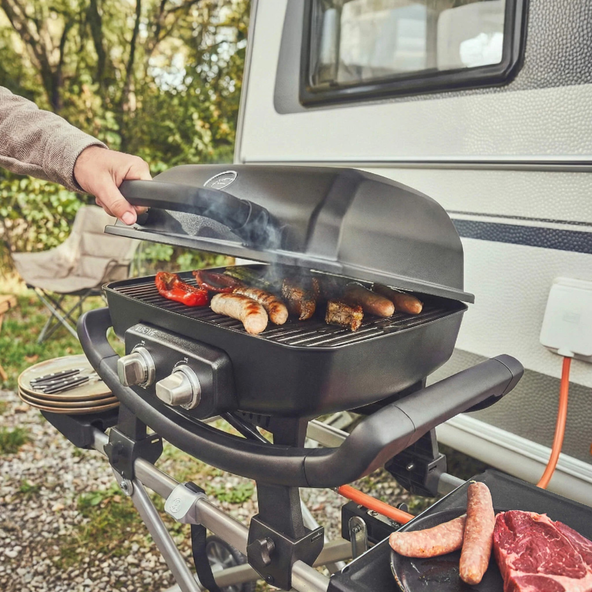 BURNHARD WAYNE 30 mbar Gasgrill 2-Brenner Camper Edition für Gas-Außensteckdose von BURNHARD