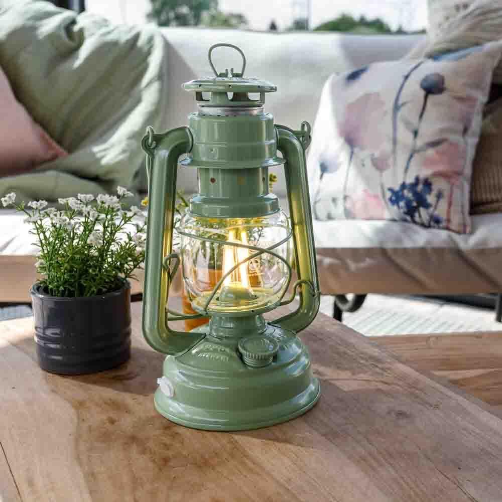 Feuerhand LED Laterne Baby Special 276 Sage Green bis 150 Lumen von Feuerhand