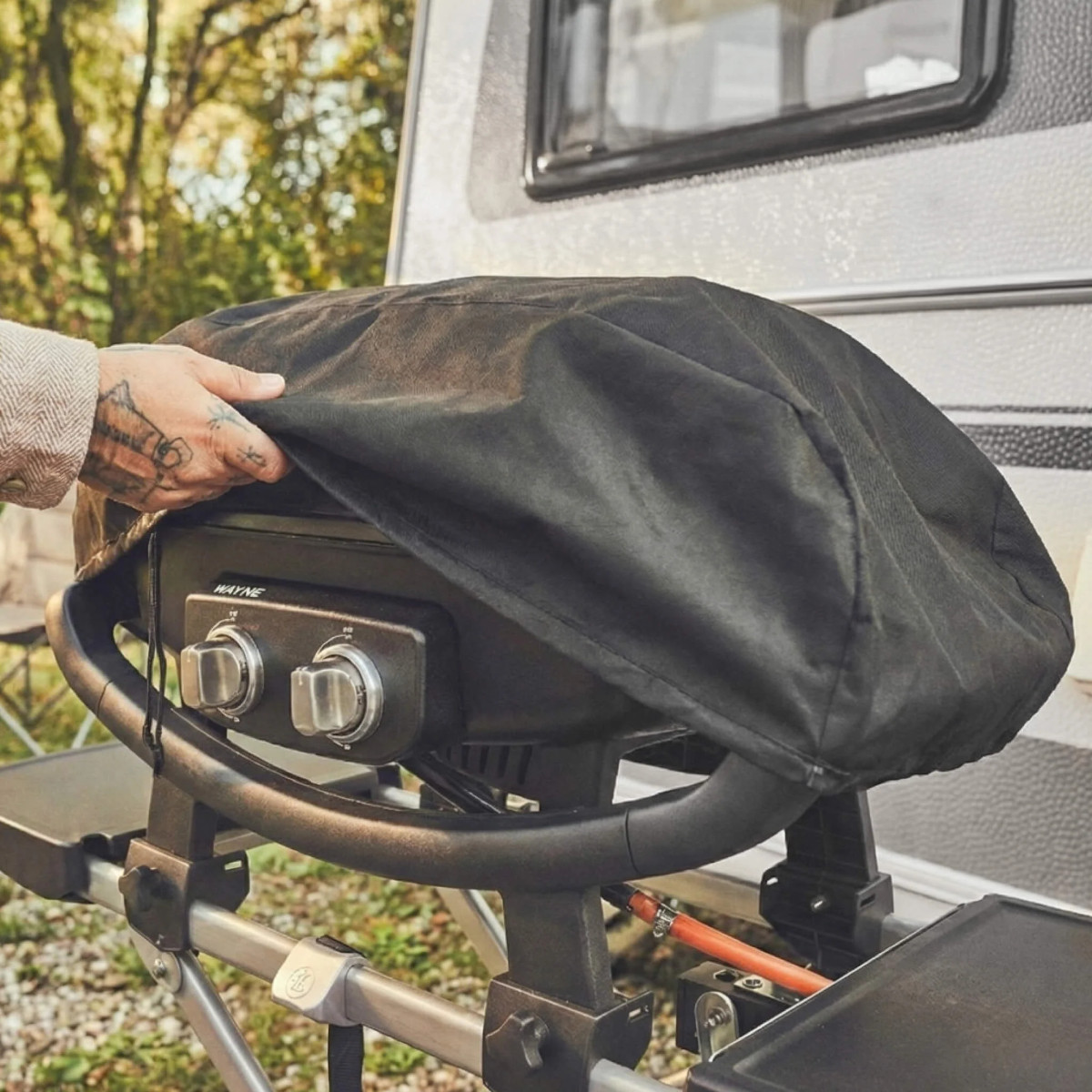 BURNHARD WAYNE 30 mbar Gasgrill 2-Brenner Camper Edition für Gas-Außensteckdose von BURNHARD