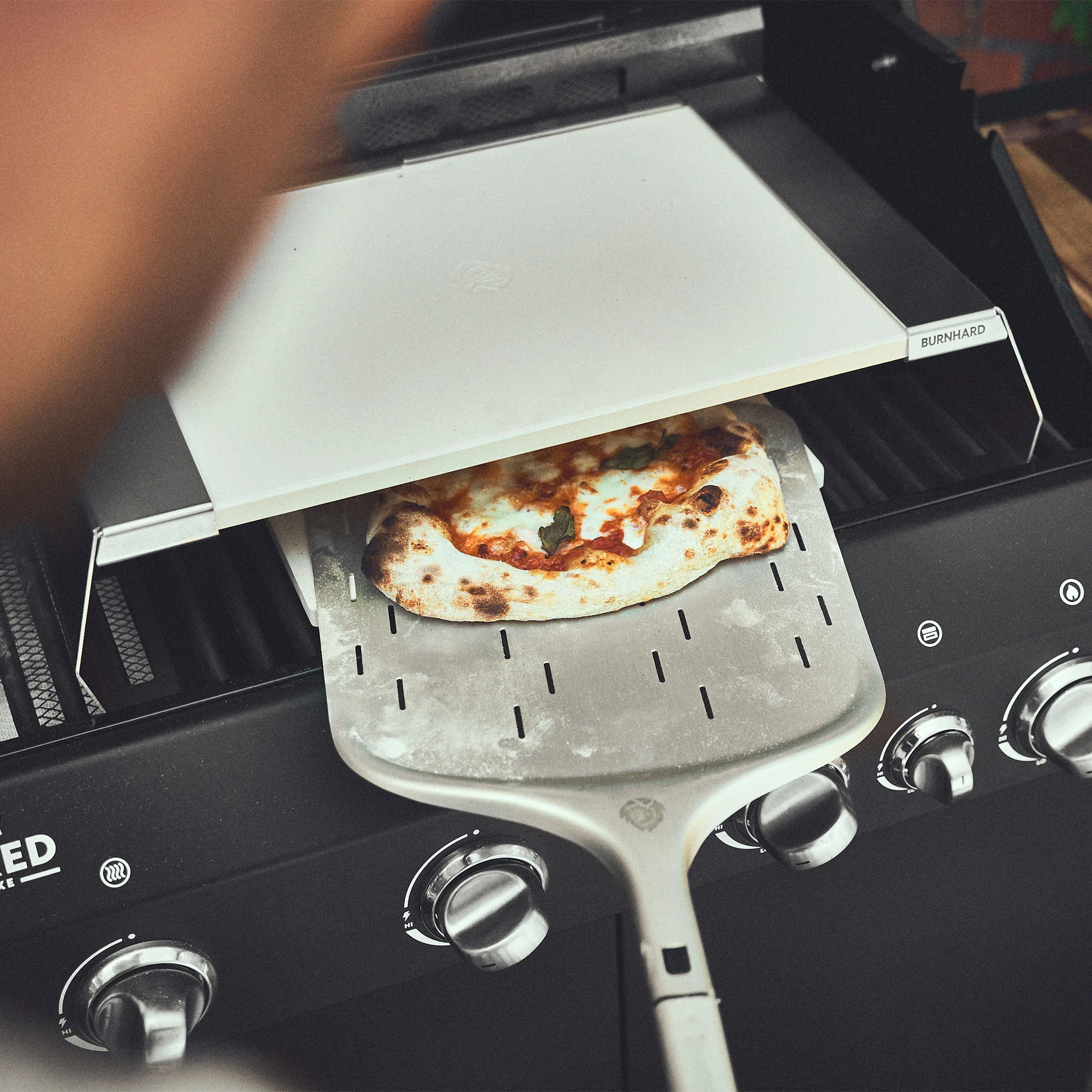 BURNHARD Pizzaaufsatz Starter-Set 2-tlg. mit Infrarot-Thermometer von BURNHARD