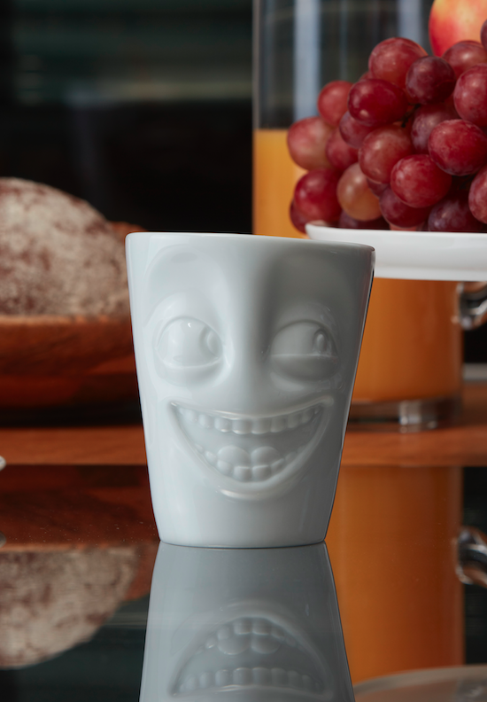58products | Henkelbecher Witzig weiß 350 ml ideal für Milchkaffee + Kaffee + Tee + Kakao | Made in Germany von 58products