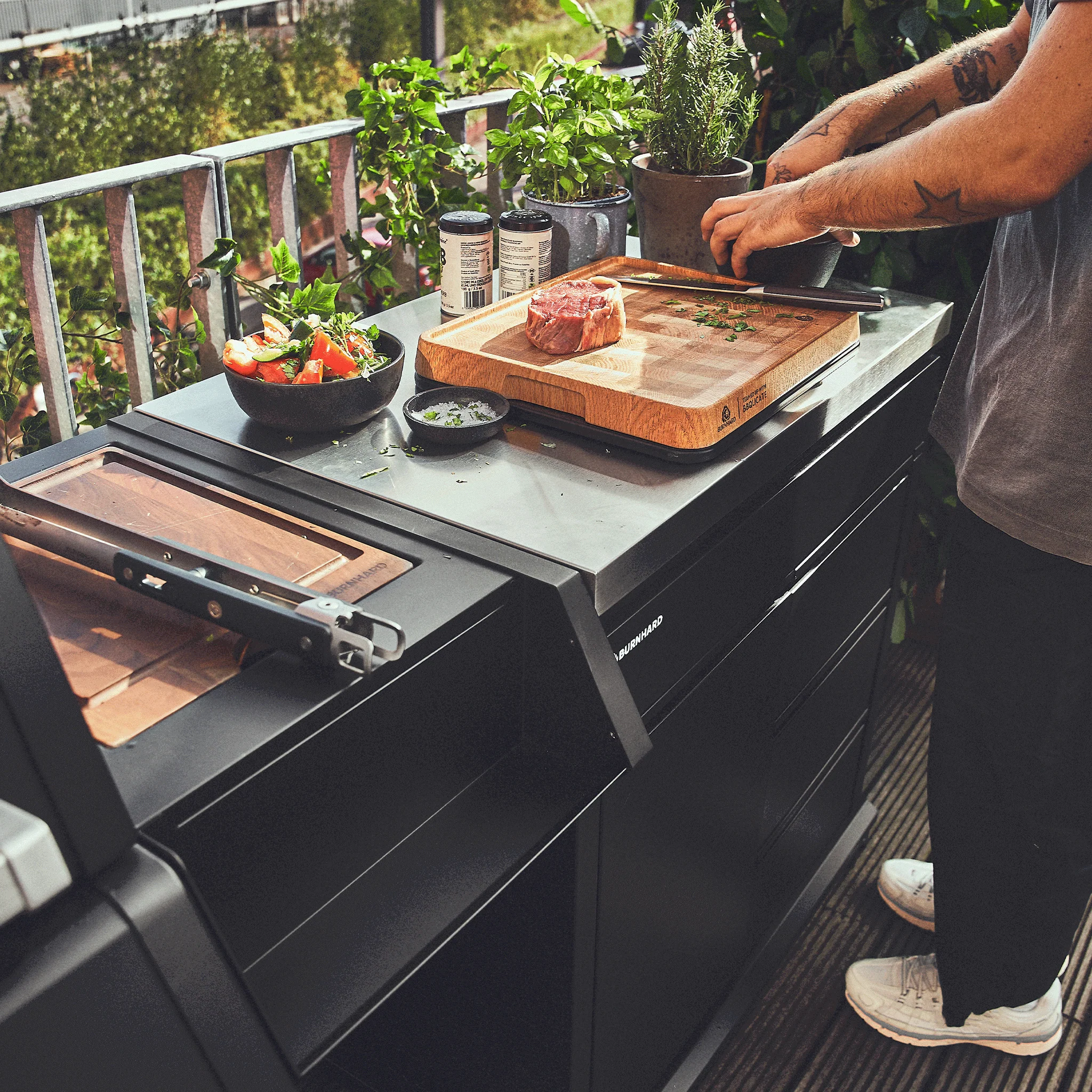 BURNHARD Grill Beistellwagen in der Farbe Schwarz von BURNHARD