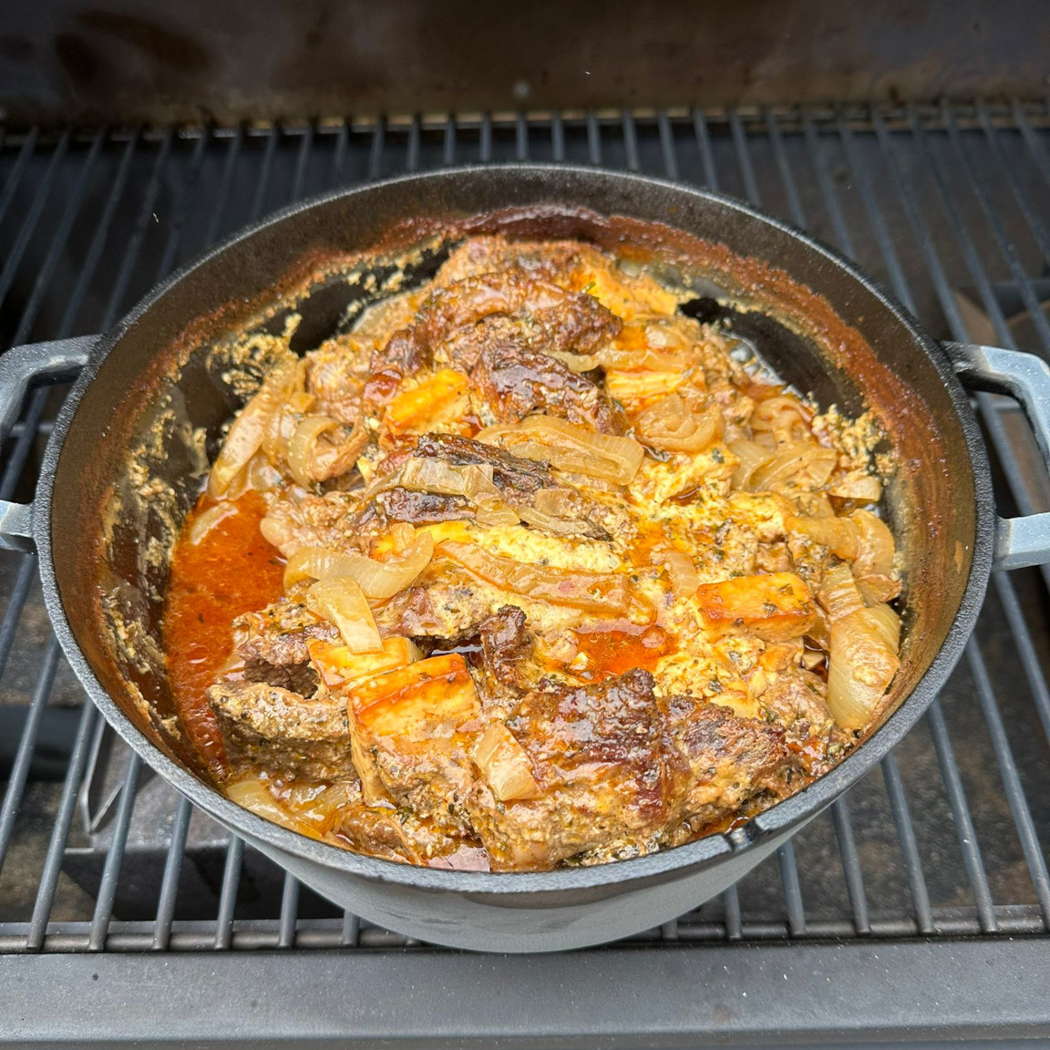 GUSSKÖNIG Dutch Oven - 2in1 Eingebrannter Gusseisen Topf 4,8L & Gusspfanne 1,8L von GUSSKÖNIG GUSSKÖNIG Dutch Oven - 2in1 Eingebrannter Gusseisen Topf 4,8L & Gusspfanne 1,8L von GUSSKÖNIG
